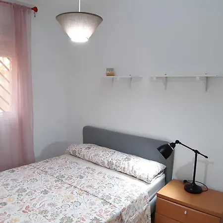 Relax In The Terrace! 4 Bedrooms - Huge Private Terrace - Swimming Pool - Walking Distance To The Beach!