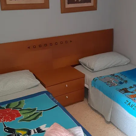Relax In The Terrace! 4 Bedrooms - Huge Private Terrace - Swimming Pool - Walking Distance To The Beach! *