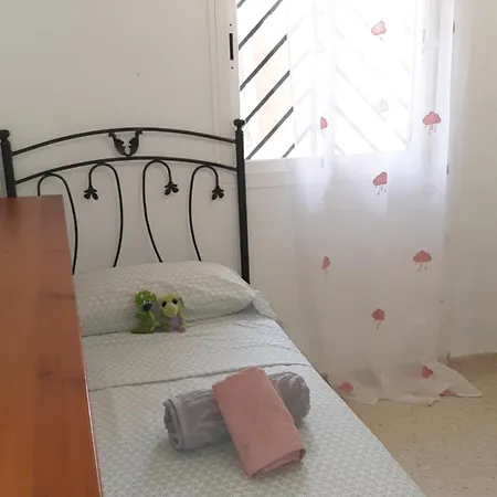 Relax In The Terrace! 4 Bedrooms - Huge Private Terrace - Swimming Pool - Walking Distance To The Beach! Διαμέρισμα *